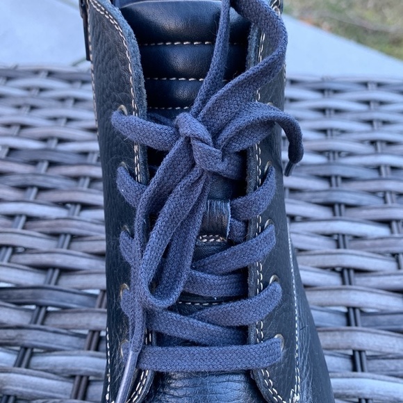 Clarks Navy Whistle Bea Leather Ankle Boot 8 1/2 to size 9 - Picture 13 of 14